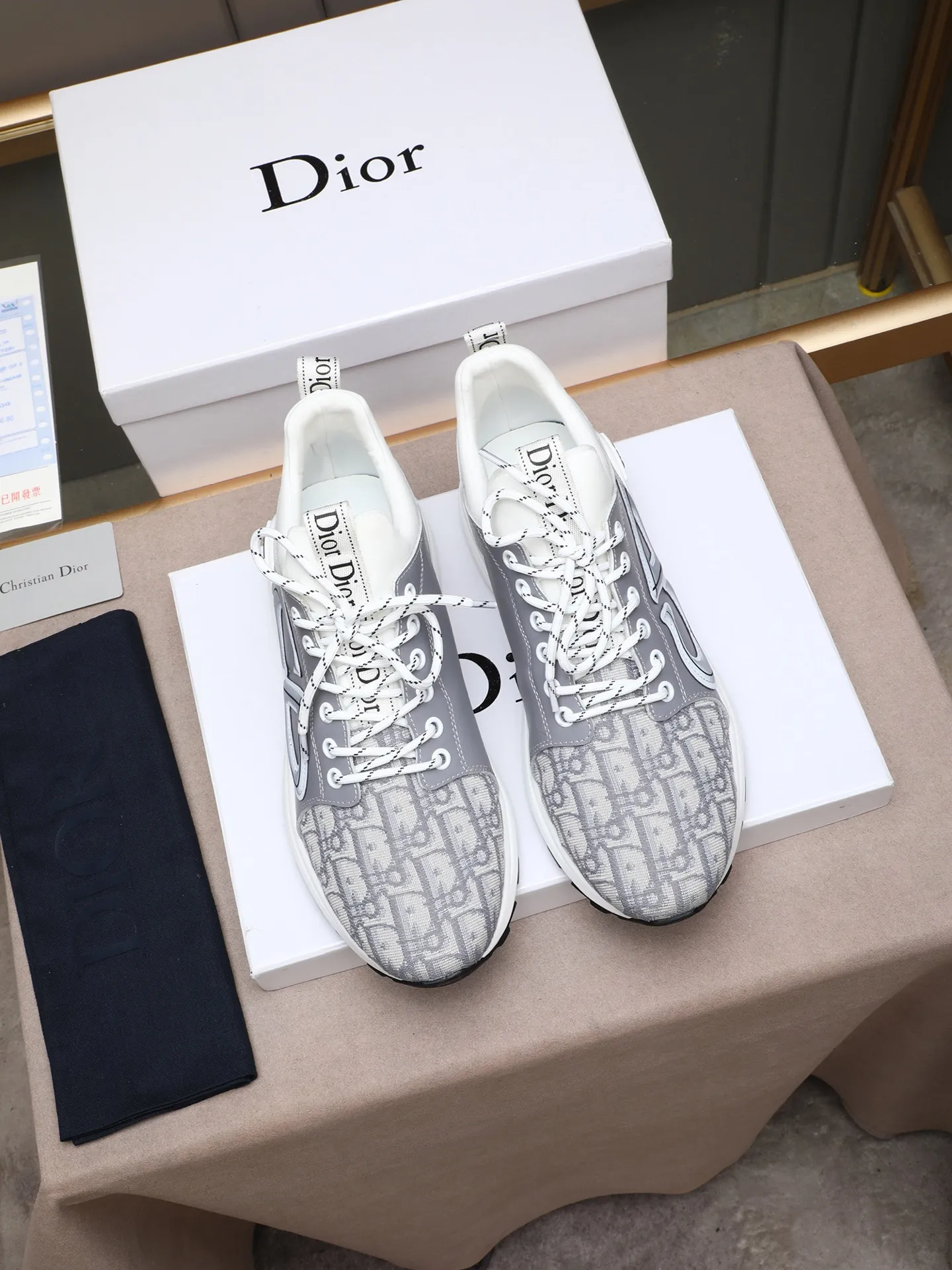 Men's shoes 💰460 💰Dior [Dior] 😘😘High-end series of casual men's shoes, simple and elegant👍👍👍The upper is made of first-layer genuine leather spliced ​​with Dior's special material [sun][sun]; imported first-layer sheepskin lining; special outsole, wear-resistant, lightweight, the overall design is harmonious and unified without lacking personality 👣🌟✨You deserve it! 5 colors😍Sizes 38~44. (45 custom-made) The picture above is a big seller🔥🔥🔥